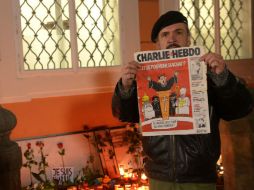 El ruso exiliado pidió a todos los periodistas que publicaran caricaturas del semanario francés atacado. AFP / M. Cizek