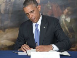 Barack Obma llenó casi una página de un libro de condolencias. EFE / R. Sachs