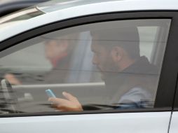 En el escrito falso se menciona que que la multa por hablar po celular será de 12 mil 500 pesos. EL INFORMADOR / ARCHIVO