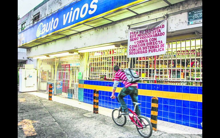 Protección. Ante los índices de inseguridad, los comerciantes han optado por “blindarse” con herrería. EL INFORMADOR / F. Atilano