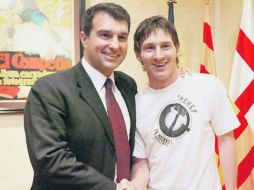 Buenos tiempos. Joan Laporta fue fundamental para Lionel Messi al interior del club. EFE / ARCHIVO