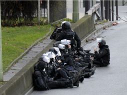 El secuestrador sería el mismo hombre que la víspera disparó por la espalda a una agente de policía, que falleció. AFP / E. Feferberg