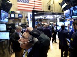 La desaceleración de los salarios en el país frena el optimismo de los inversores, pues es señal de que el crecimiento sigue lento. EFE / J. Lane