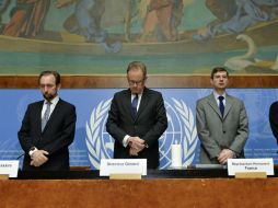 Ante la luz de una vela encendida, el director general de la Onu en Ginebra pide un minuto de silencio y deplora el ataque. NTX / Especial