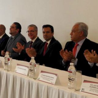 Héctor Robles descarta cuarta licitación de luminarias