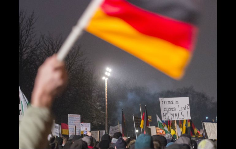 Los seguidores de Pegida reclaman una ley de asilo más restrictiva y la defensa sus raíces judeo-cristianas. AP / ARCHIVO