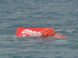 Equipos de rescate trabajan en la recuperación de partes del avión y de cuerpos de las víctimas. AP / A.Berry