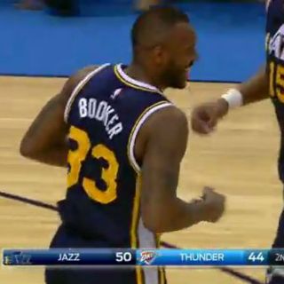 Jugador de la NBA sorprende con espectacular anotación