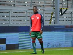 El jugador fallece en el acto; el auto se estrella contra un árbol luego de patinar sobre el asfalto mojado. TWITTER / @JuniorMalanda