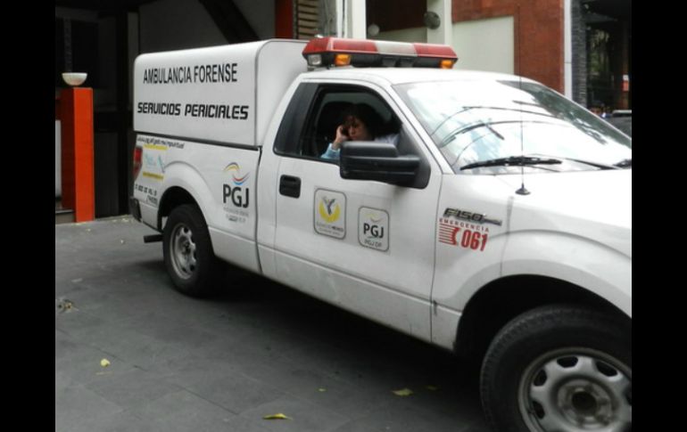 Los servicios de emergencia arriban para atender al menor sobreviviente y retirar los cuerpos. EFE / ARCHIVO