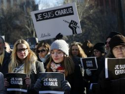 Los manifestantes portaron carteles con el eslogan 'Je Suis Charlie' (Yo Soy Charlie). AP / J. DeCrow