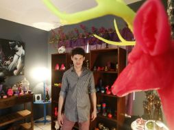 'Mike' no conoce la frase 'no se puede' cuando se trata de crear sus piezas de parafina. EL INFORMADOR / A. Camacho