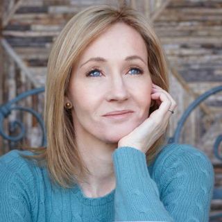 JK Rowling critica a Rupert Murdoch por tuit sobre tiroteo en París