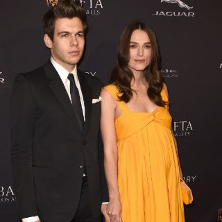 Keira Knightely presume su pancita en los BAFTA