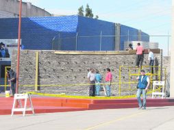 Símbolo. La pared con manos abiertas que simbolizan a los policías caídos en cumplimiento del deber desde hace 30 años. ESPECIAL /