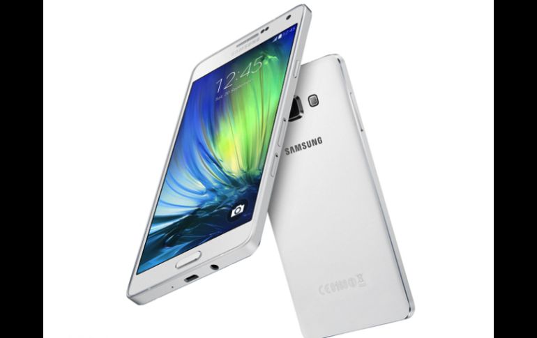 Cuenta con una pantalla HD de 5.5 pulgadas, pesa 141 gramos y tiene dos cámaras. ESPECIAL / samsungtomorrow.com