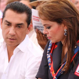 Dan formal prisión a esposa de José Luis Abarca