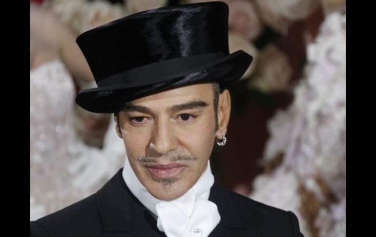 El primer desfile del diseñador británico desde el incidente en un café de París será para la firma belga Maison Margiela. AFP / F. Guillot