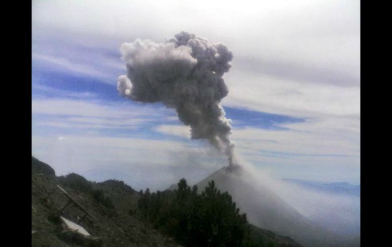 Protección Civil mantiene informados a los ciudadanos sobre el estado del Volcán. TWITTER / @pcJalisco