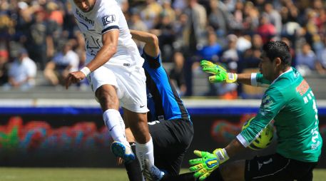 El ex portero de Chivas sabe que tendrá que disputarse su lugar con el brasileño Tiago Volpi. EFE / ARCHIVO