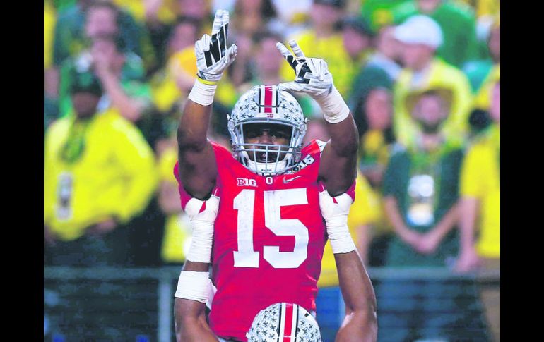 Celebran. Jugadores de Ohio State celebran el campeonato nacional de futbol colegial. AFP / T. Pennington