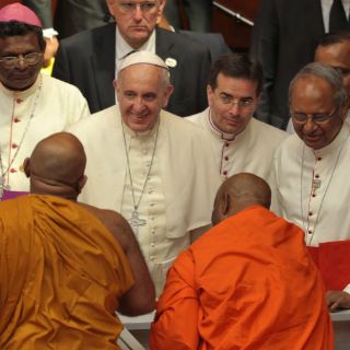 El Papa pide evitar uso de las religiones para justificar violencia