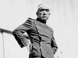 En la Segunda Guerra Mundial, al no calificar físicamente para el servicio militar, Mishima trabajó en una fábrica aeronáutica. AFP / STF