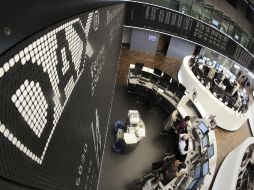 Los tres principales índices terminan la sesión con números rojos. EFE / ARCHIVO