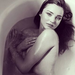 Miranda Kerr confiesa que le gusta 'estar desnuda'
