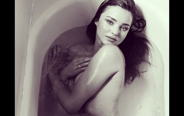 La ex de Orlando Bloom comenta que si no tuviera que preocuparse porque alguien le hiciera fotos, bucearía 'sin nada' en el océano. INSTAGRAM / mirandakerr