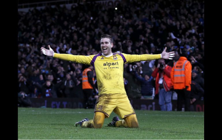 El arquero español del West Ham, Adrián, fue la figura del equipo londinense para eliminar en casa al Everton. AFP / A. Dennis