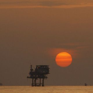 Los productores de petróleo aceleran la caída de los precios