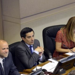 Ley que elimina sistema binominal de Pinochet se aprueba en Chile