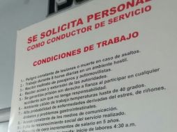 El cartel de la foto fue visto en la ruta 39-A, pero se tienen reportes de otros en unidades de la ruta 320 A y la ruta de lujo TUR. EL INFORMADOR / A. Navarro