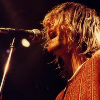 Venden playeras con nota suicida de Kurt Cobain