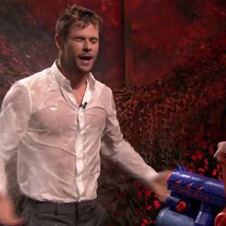 Chris Hemsworth seduce a sus fans con 'playera mojada'