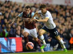 En un duelo espectacular y plagado de errores defensivos, Tottenham se impuso en White Hart Lane a un combativo Burnley. AFP / G. Kirk