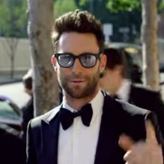 Maroon 5 sorprende a novios cantando en sus bodas