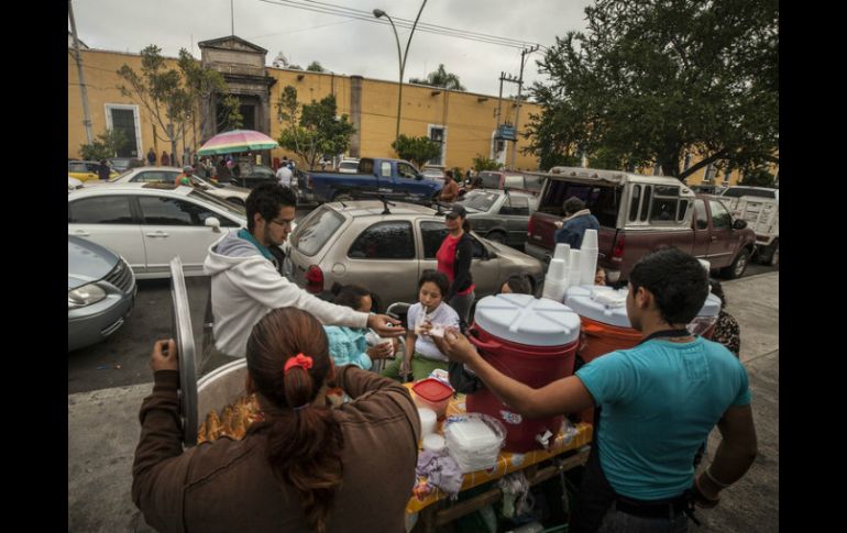 La zona requiere una solución vial, un flujo adecuado de personas y el ordenamiento del ambulantaje, señan autoridades del nosocomio. EL INFORMADOR / ARCHIVO