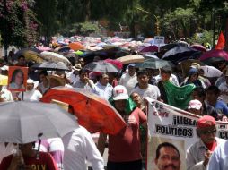 Hoy, los maestros de la CNTE podrán cobrar sus cheques a partir de las 13:00 horas NTX / ARCHIVO