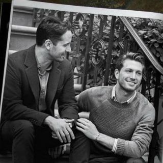 Joyería Tiffany lanza publicidad con pareja homosexual