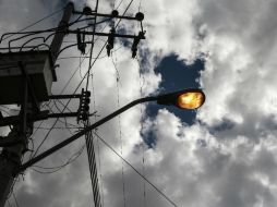 Se tiene contemplado iniciar a cambiar las luminarias en las 200 colonias que más lo requieran. EL INFORMADOR / ARCHIVO