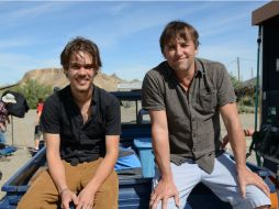 Ellar Coltrane (actor) a lado de Richard Linklater (director) de 'Boyhood'; trabajaron juntos una vez a la semana durante 12 años. ESPECIAL / Universal Pictures