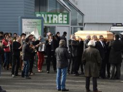 'Charb', nacido en 1971 en Conflans-Sainte-Honorine, al noroeste de París, es inhumado después en la intimidad. AFP / D. Faget