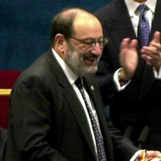 Umberto Eco dedica su nueva novela al periodismo