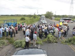 Partidarios del alcalde, exigieron su liberación con bloqueos en las entradas del municipio Pueblo Nuevo Solistahuacán. NTX / ARCHIVO