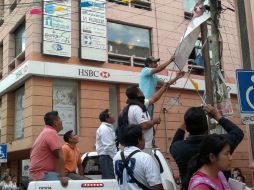 El resto de los maestros regresaron a su plantón para determinar qué acciones tomarían al respecto. SUN / JMA