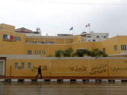 'Se irán al infierno, periodistas franceses' o 'Cualquier cosa menos el profeta' son algunos de los mensajes que aparecen escritos. AFP / M. Hams