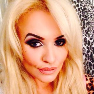 Gasta 200 mil dólares para verse como Pamela Anderson