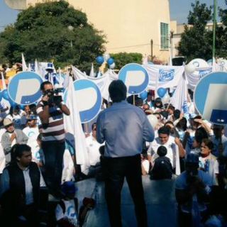 Alfonso Petersen se reúne con simpatizantes en Jardines Alcalde